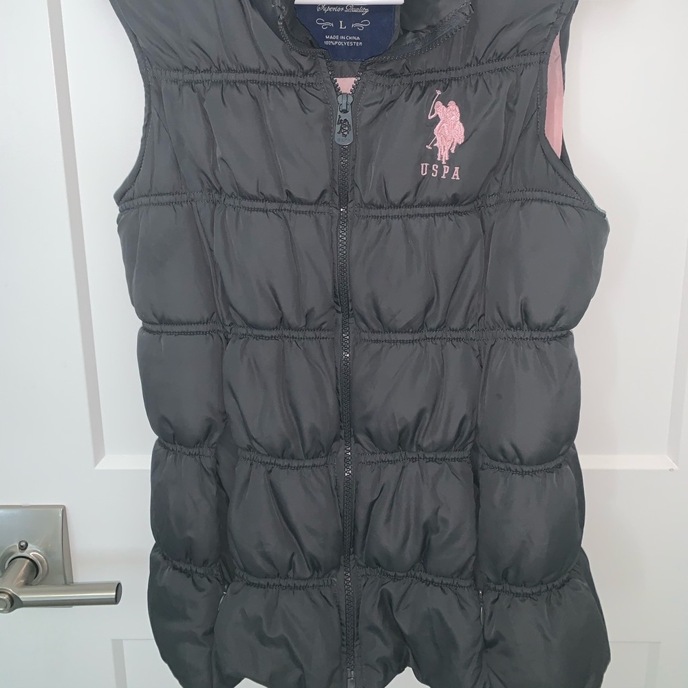Gray US polo assassin vest with pink emblem